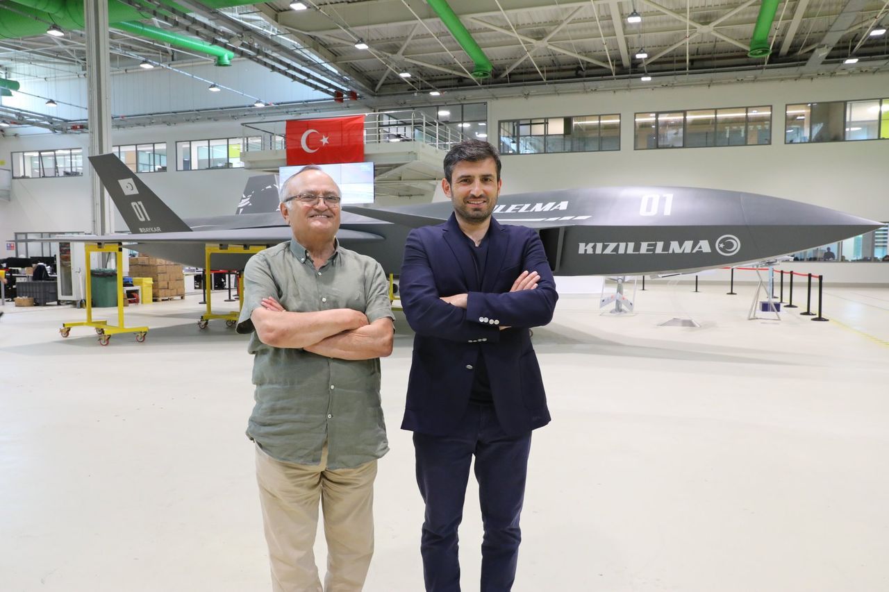 Selçuk Bayraktar paylaştı! Bayraktar Kızılelma boyalı haliyle görücüye çıktı 2