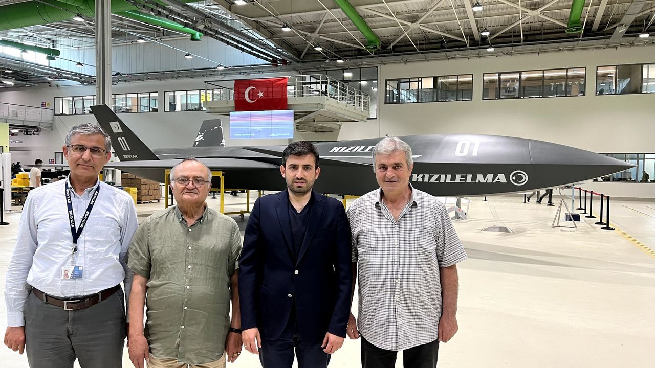 Selçuk Bayraktar paylaştı! Bayraktar Kızılelma boyalı haliyle görücüye çıktı 3
