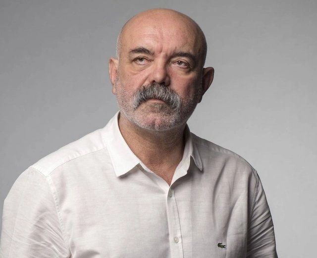 Ünlü Olmadan Önce Hamallık Yapan Bile Var! İşte Ünlü İsimlerin Herkesten Sakladığı Eski Meslekleri 16