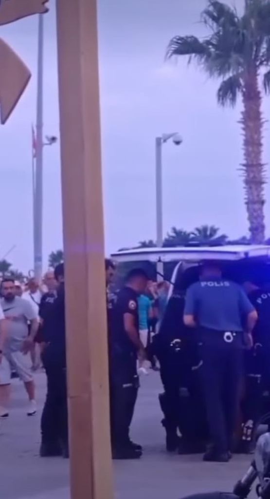 10 yıl önce boşandığı karısının iş yerini bastı, sırtından bıçakladı 1