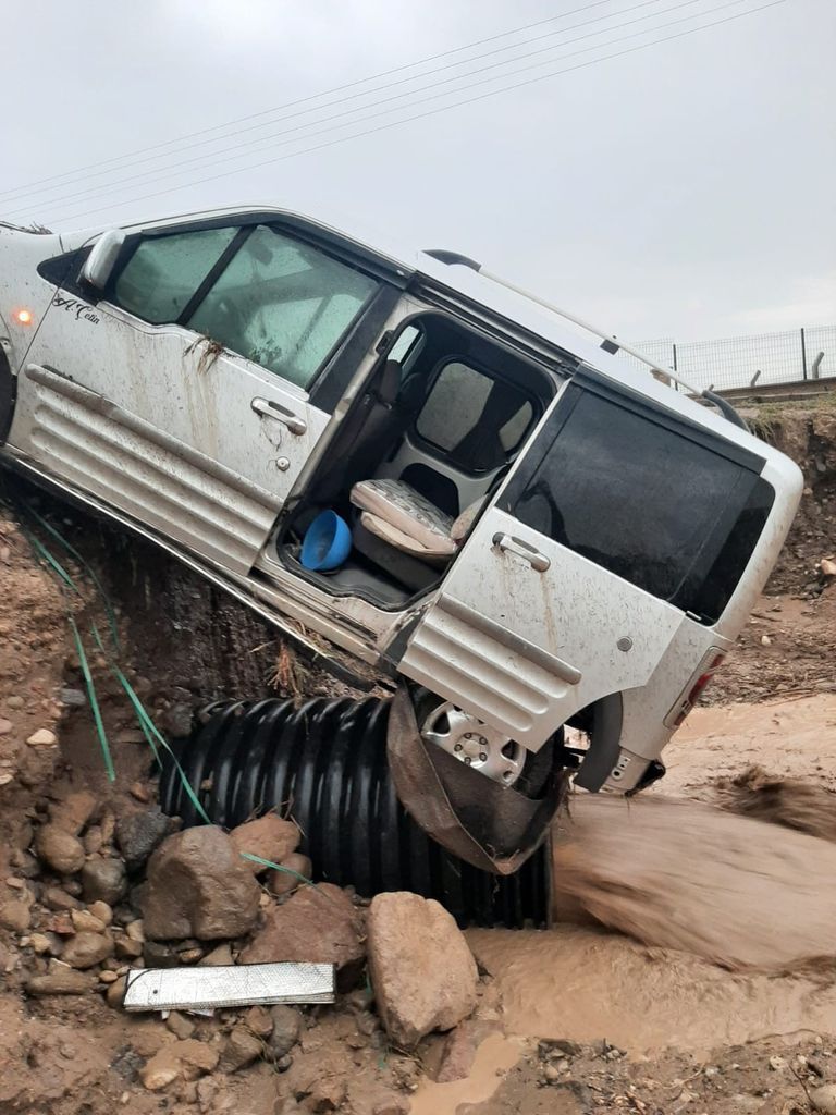 Çadır alanını sel bastı, 30 tarım işçisi canını zor kurtardı 6