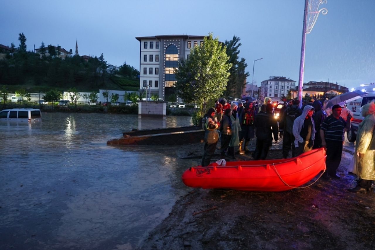 42 il için alarm verildi: Meteoroloji'den uyarı üstüne uyarı! Günlerce sürecek... 1