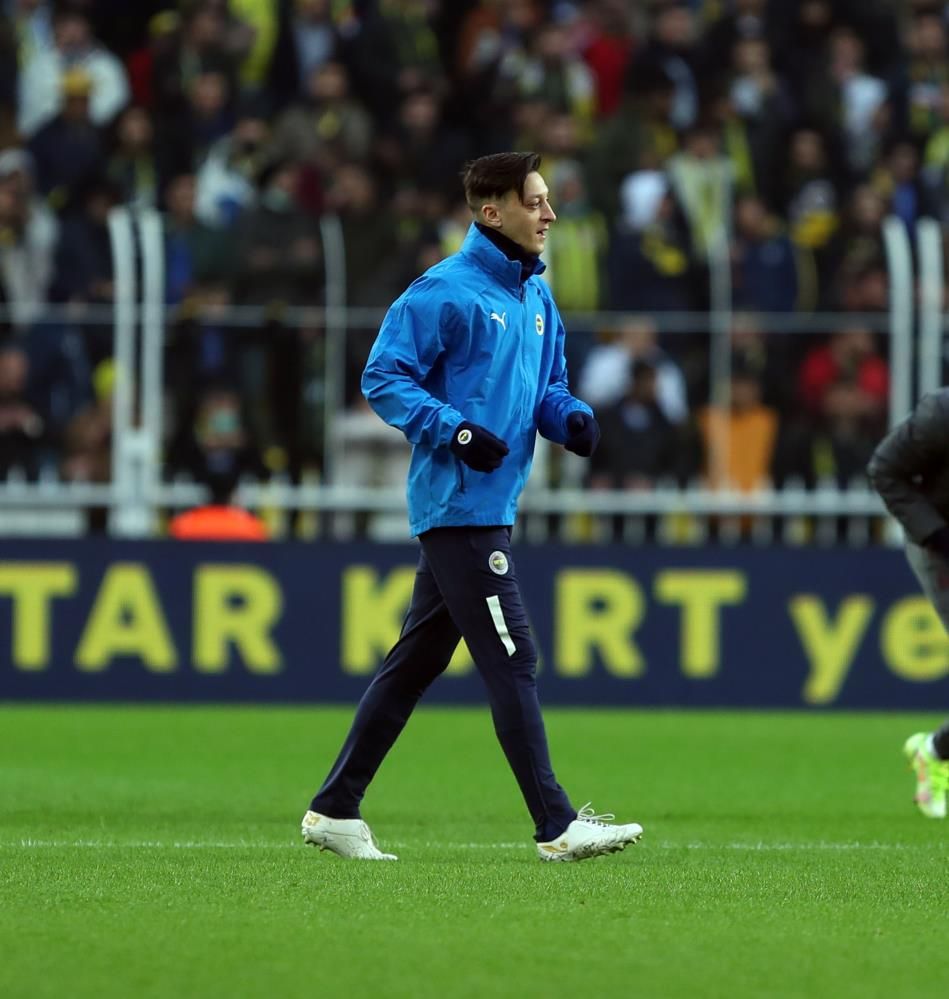 Fenerbahçe'de Mesut Özil endişe yaratıyor! Takımda kalacağını belirtmişti 1