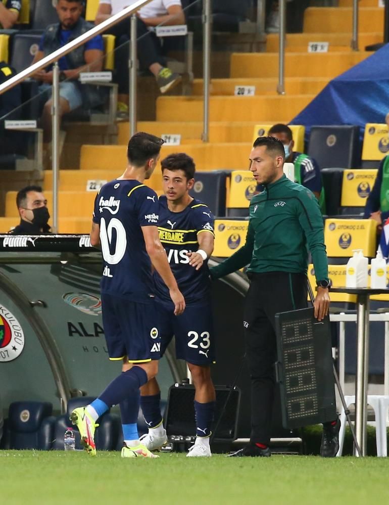 Fenerbahçe'de Mesut Özil endişe yaratıyor! Takımda kalacağını belirtmişti 7