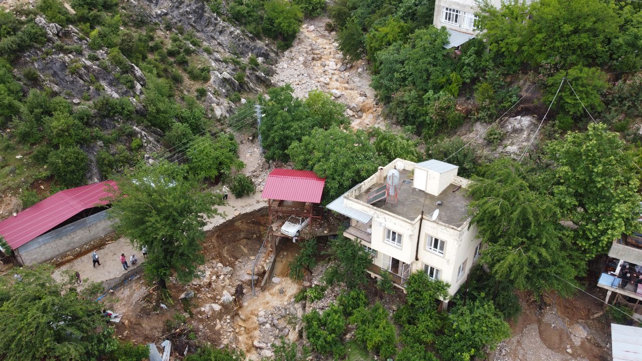 Adana'nın Kozan ilçesini sel vurdu! Afetin boyutu havadan görüntülendi 20