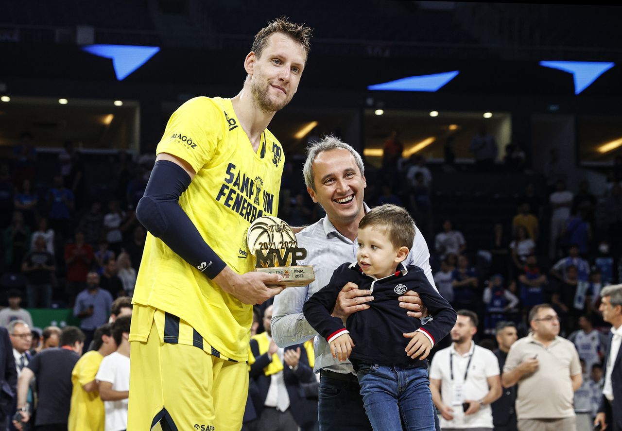 Fenerbahçe Beko'da şampiyonluk sevinci! Kupayı coşkuyla kaldırdılar 6