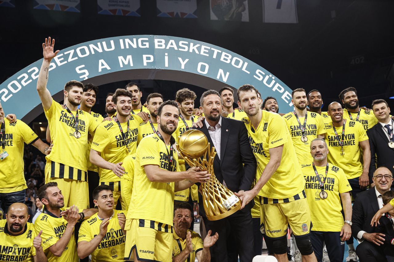 Fenerbahçe Beko'da şampiyonluk sevinci! Kupayı coşkuyla kaldırdılar 7