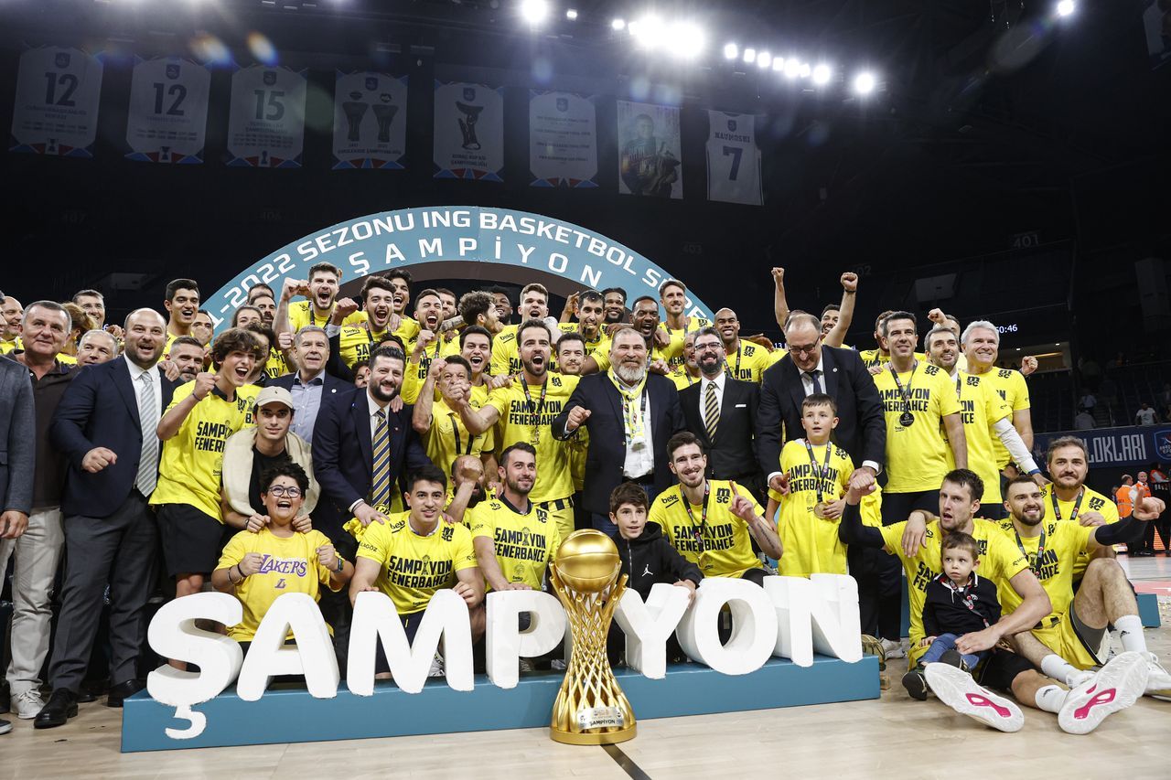 Fenerbahçe Beko'da şampiyonluk sevinci! Kupayı coşkuyla kaldırdılar 13
