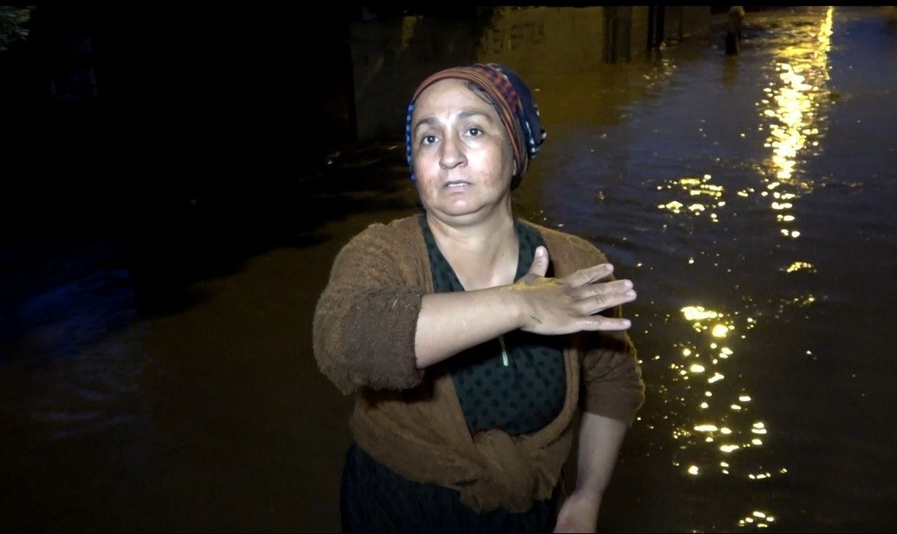 Bakkala giden anne, dönüşte çocuklarını sular altında buldu! 1