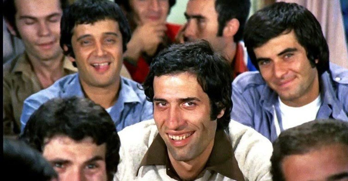 İlk Defa Ya Da En Çok Kemal Sunal'dan Duyulan Şarkılar! Kemal Sunal'la Özdeşleşen Şarkılar 6