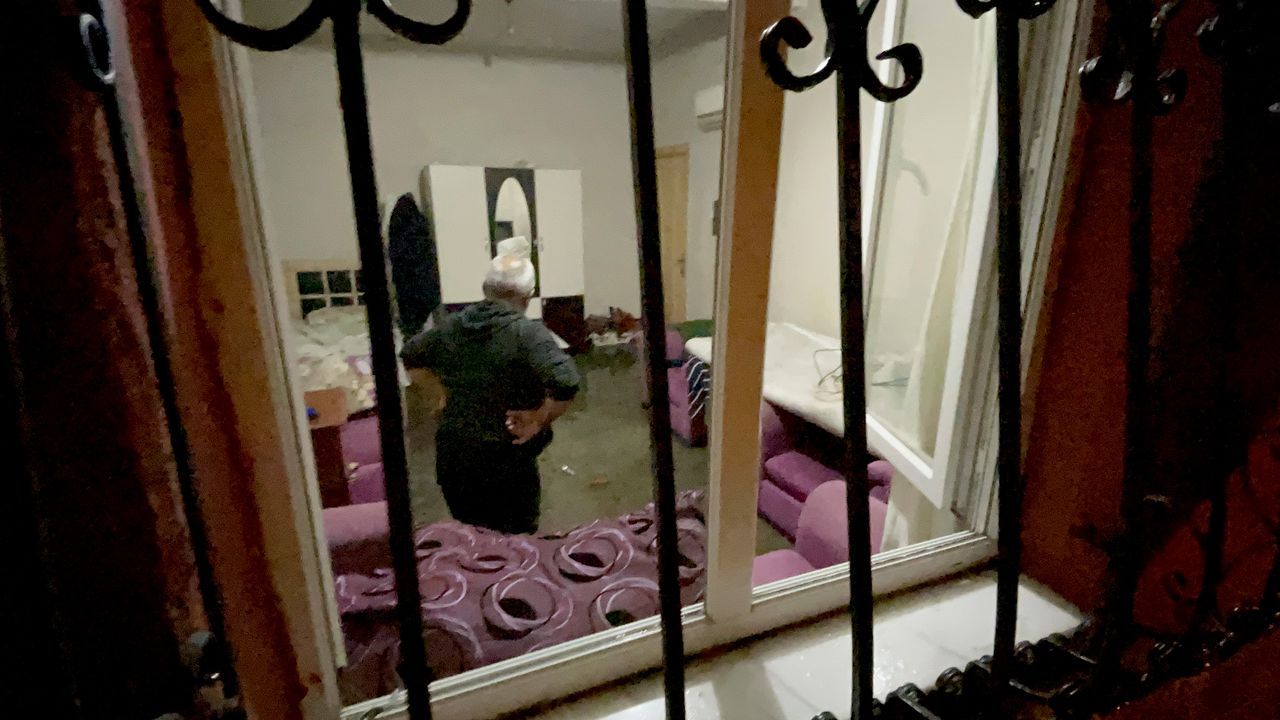 Adana'da sağanak nedeniyle ev ve iş yerlerini su bastı 3