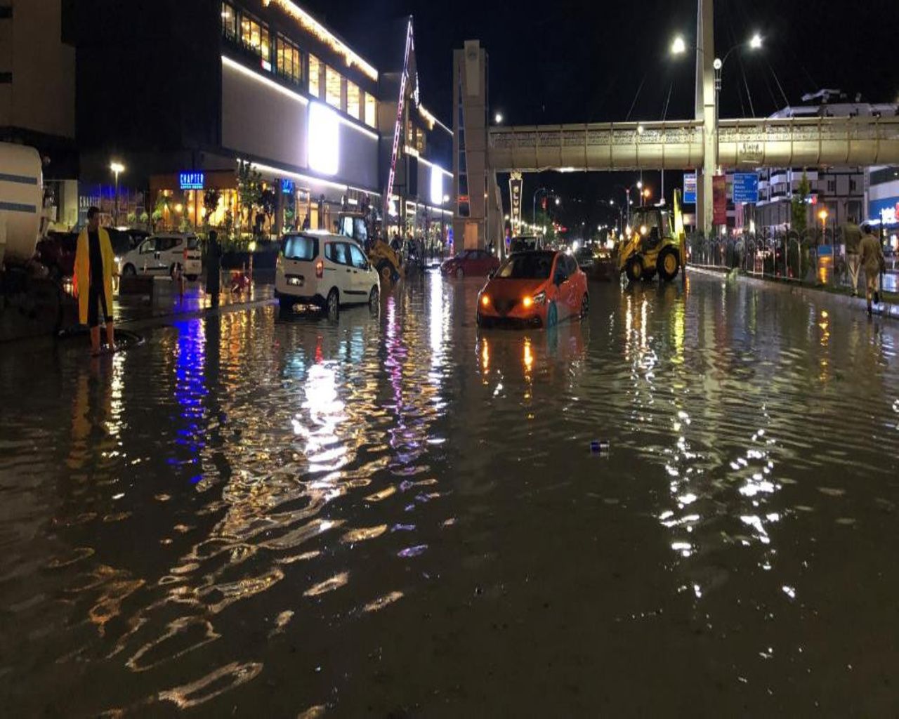 Uyarılar peş peşe gelmişti! Sağanak yağışın birçok ilde hayatı felç ettiği o anlar 1