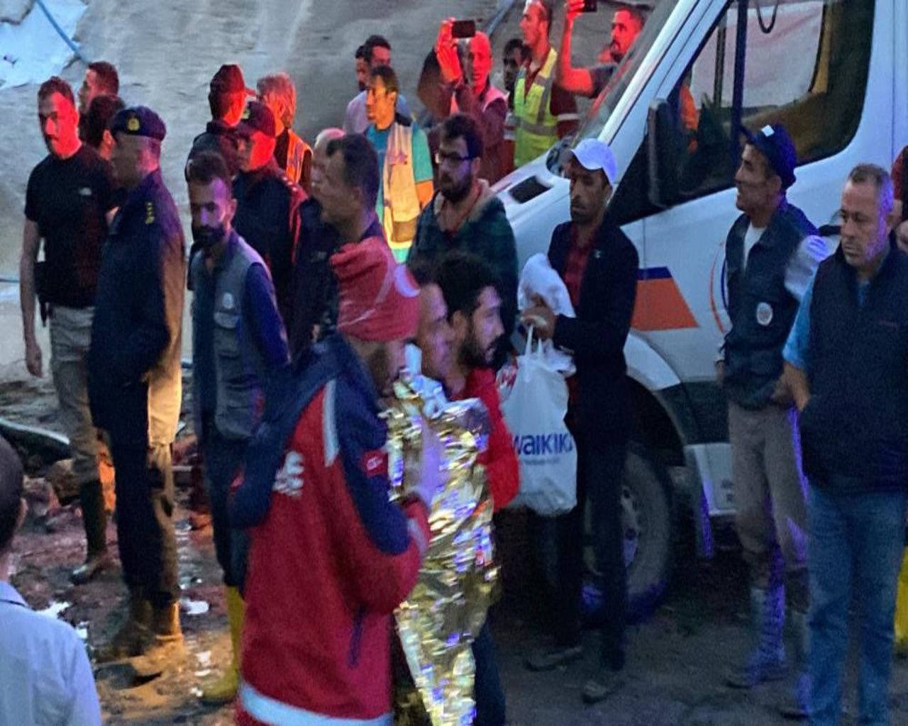 Uyarılar peş peşe gelmişti! Sağanak yağışın birçok ilde hayatı felç ettiği o anlar 3