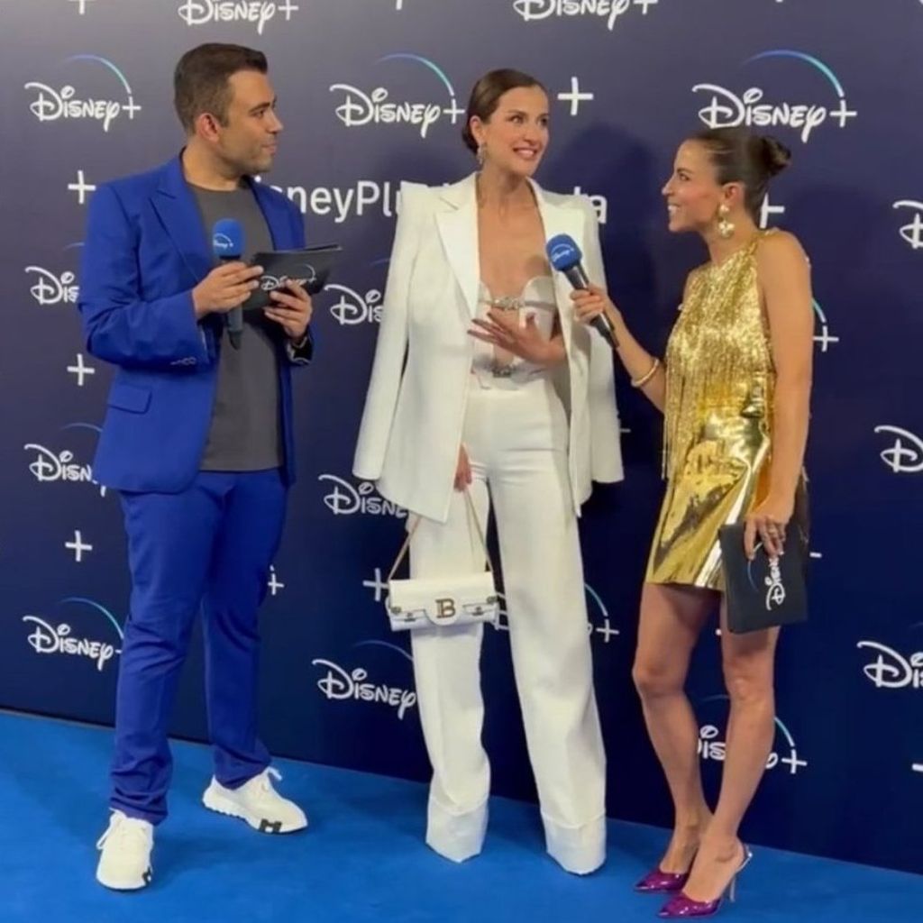 Disney+ lansmanında şıklık yarışı! Hande Erçel ve Demet Özdemir parmak ısırttı, Pınar Deniz ve Alina Boz gecenin rüküşü seçildi 1