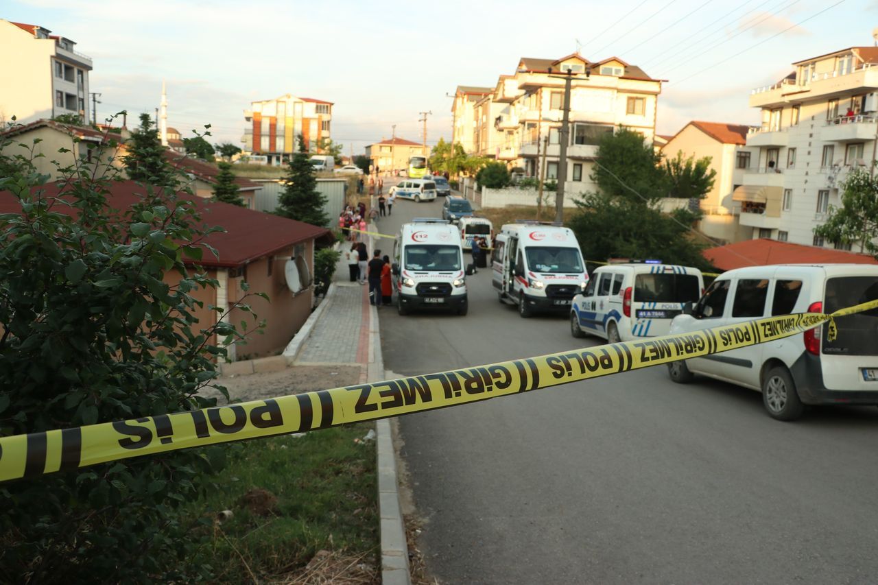 Telefonları açmayınca evine bakmaya gittiler! Cesediyle karşılaştılar 1