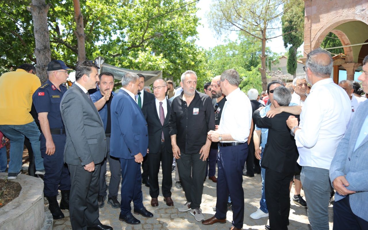 Yavuz Bingöl’ün annesi ve halk ozanı Şahsenem Bacı Ayvalık'ta toprağa verildi 14