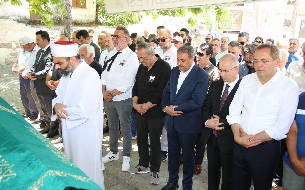 Yavuz Bingöl’ün annesi ve halk ozanı Şahsenem Bacı Ayvalık'ta toprağa verildi 1