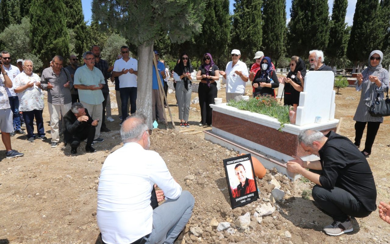 Yavuz Bingöl’ün annesi ve halk ozanı Şahsenem Bacı Ayvalık'ta toprağa verildi 3