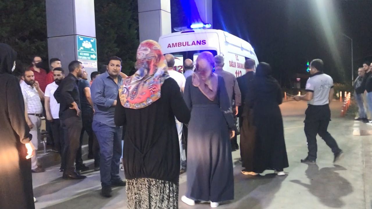 5 metreden geminin ambarına düştü, yakınları hastaneyi birbirine kattı 2