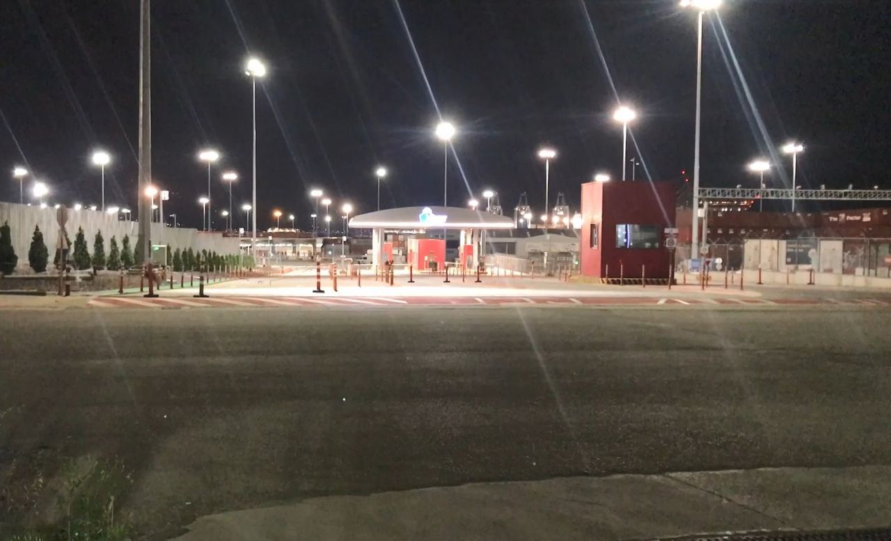 5 metreden geminin ambarına düştü, yakınları hastaneyi birbirine kattı 4