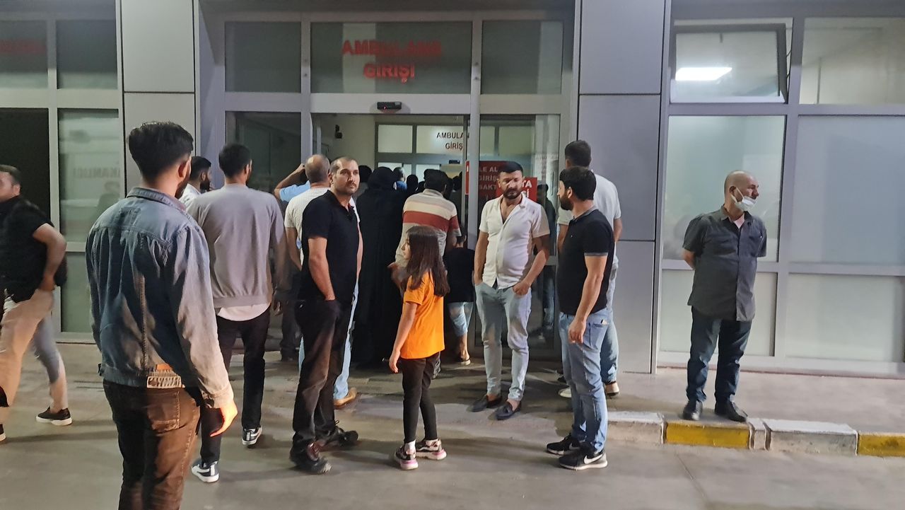 5 metreden geminin ambarına düştü, yakınları hastaneyi birbirine kattı 5