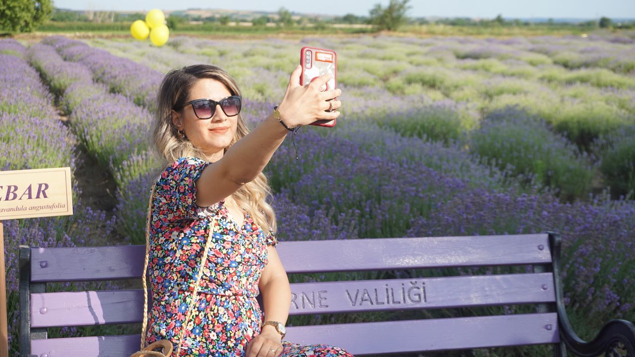 Edirne'de tarlalar mora boyandı! Telefonunu kapan lavantalara koştu 7