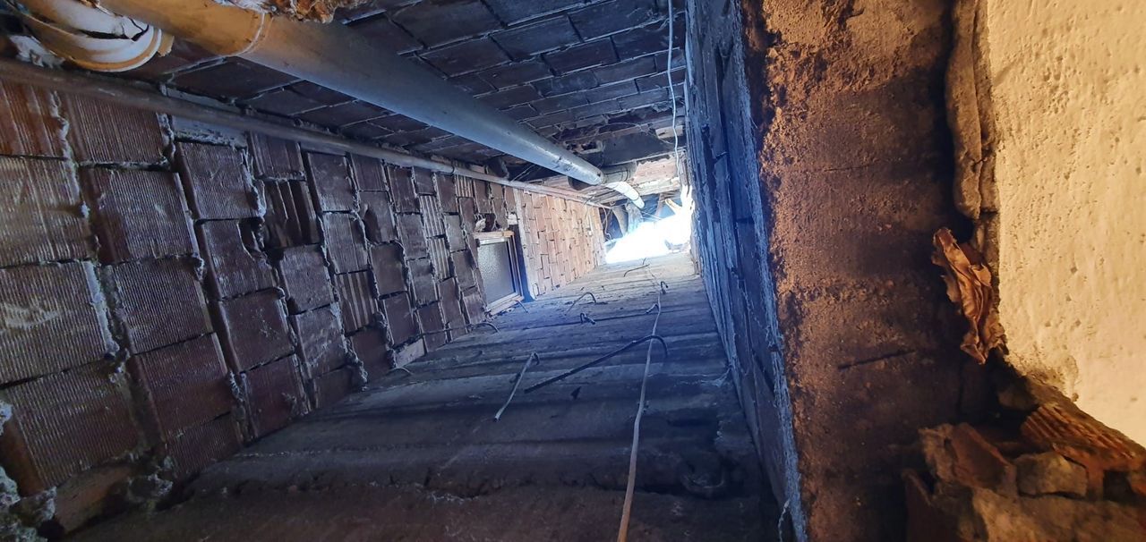 2. kattan apartman boşluğuna düştü! Tuvaleti kırarak kurtardılar 2