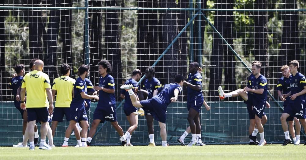 Fenerbahçe'nin yeni transferi Bruma, Can Bartu Tesisleri'nde ilk antrenmanına çıktı 1
