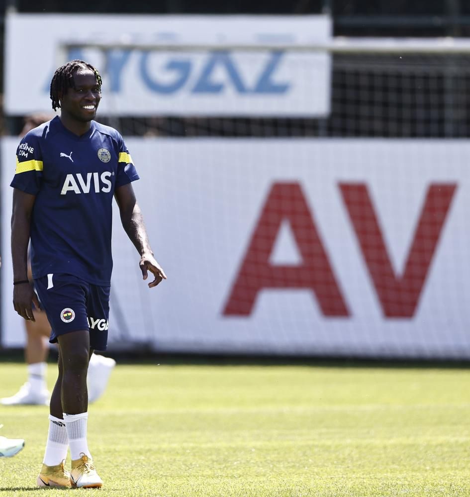 Fenerbahçe'nin yeni transferi Bruma, Can Bartu Tesisleri'nde ilk antrenmanına çıktı 2
