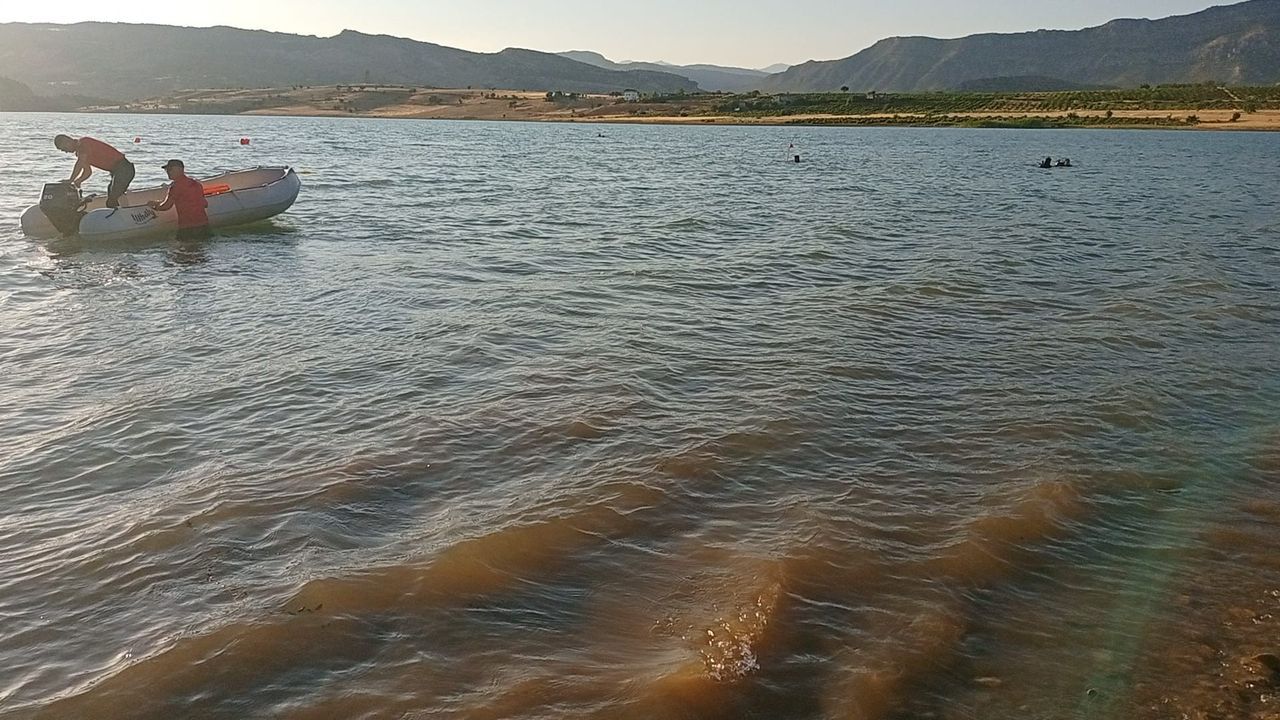 Karne günü serinlemek için Dicle Barajı'na giren liselilerden biri boğuldu 1