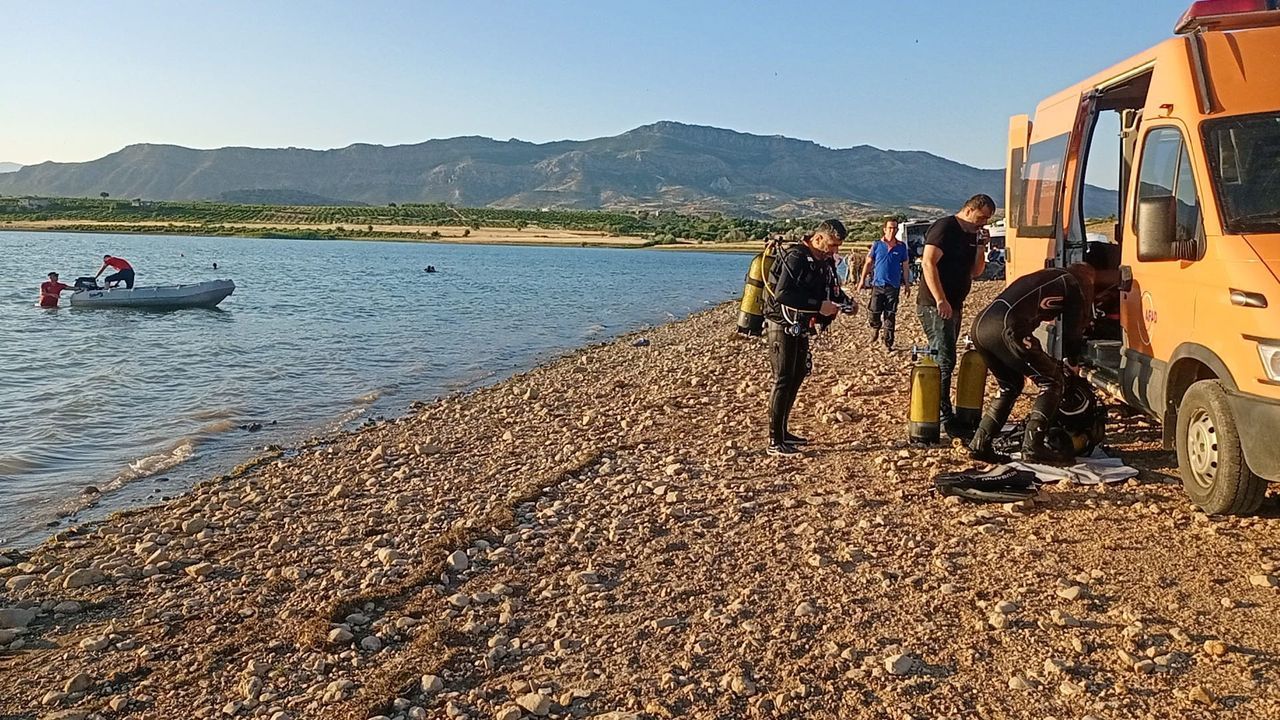 Karne günü serinlemek için Dicle Barajı'na giren liselilerden biri boğuldu 5