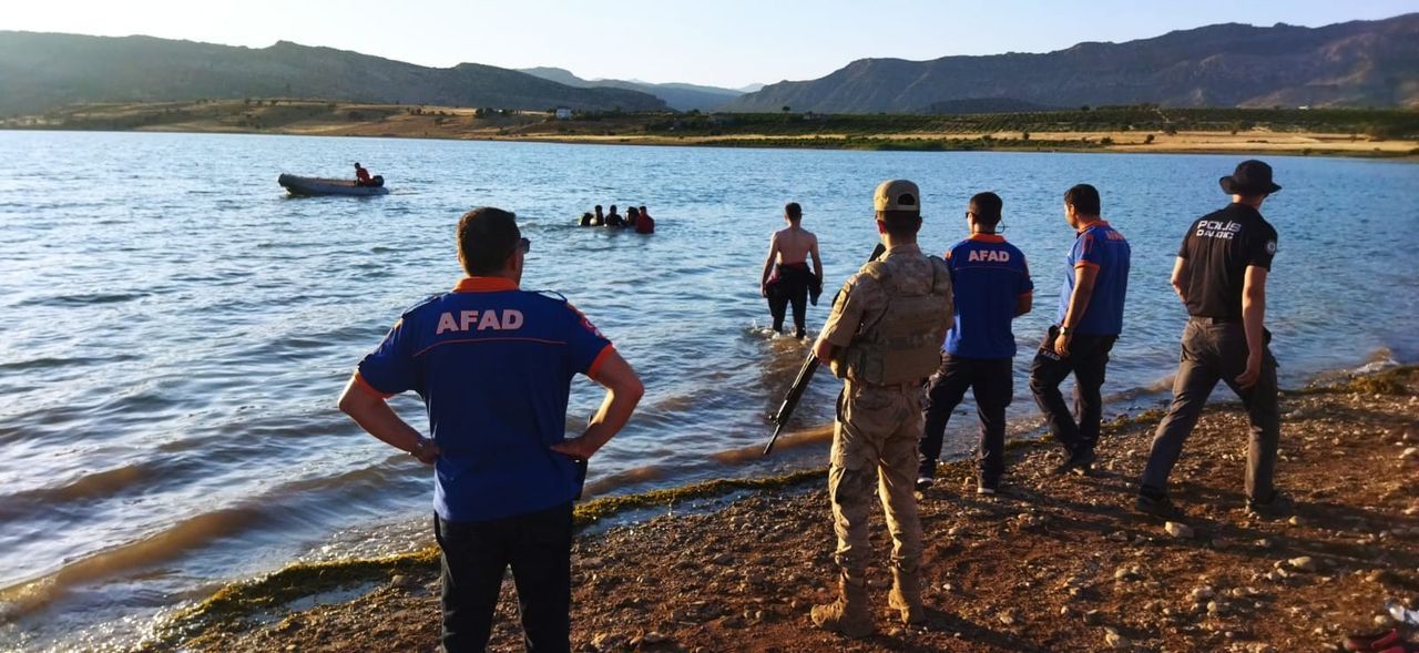 Karne günü serinlemek için Dicle Barajı'na giren liselilerden biri boğuldu 6