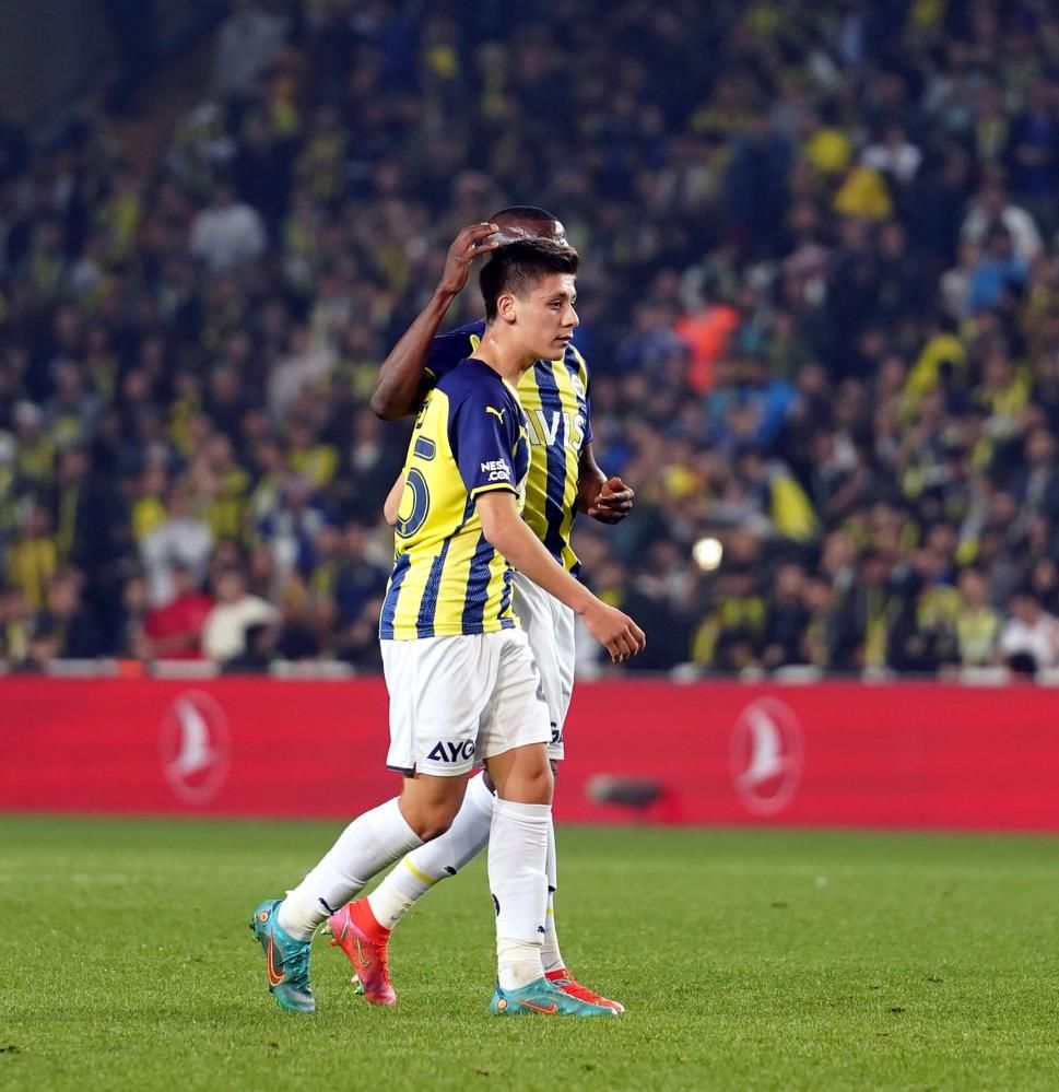Süper Lig ekibi Giresunspor, genç futbolcu Arda Güler için Fenerbahçe'ye kiralama teklifi yapmak istiyor 8