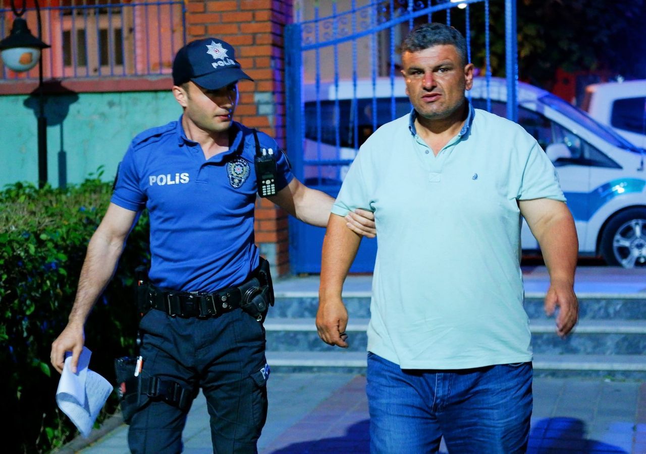 Eve benzin döküp ateşe verdi! Yaşlı annesini alevlerin içinde bırakıp kaçtı 2