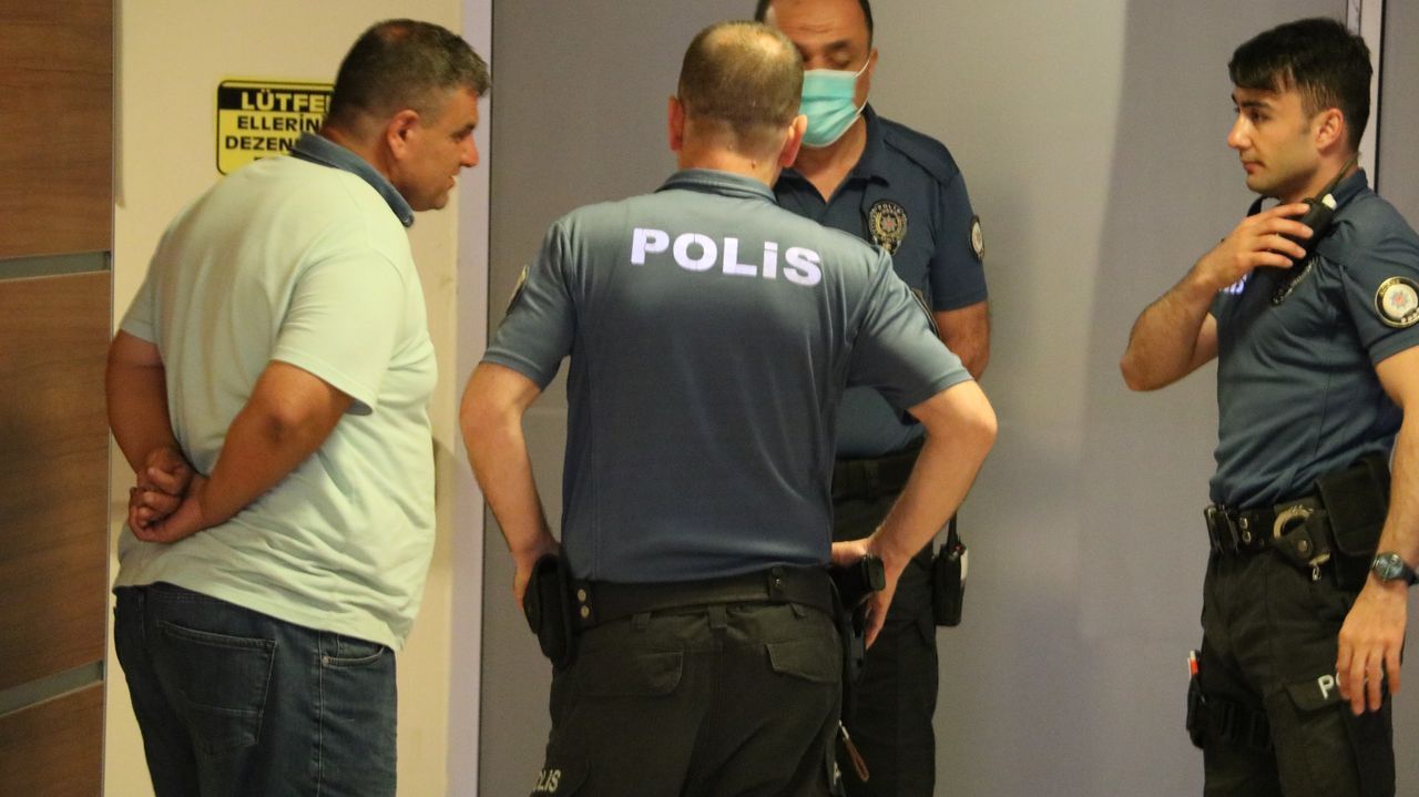 Eve benzin döküp ateşe verdi! Yaşlı annesini alevlerin içinde bırakıp kaçtı 3