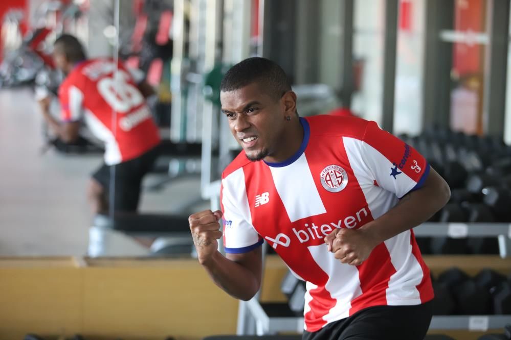 Galatasaray, Süper Lig ekibi Antalyaspor'a Fernando Martins için 1 milyon Euro teklif yapacak 1