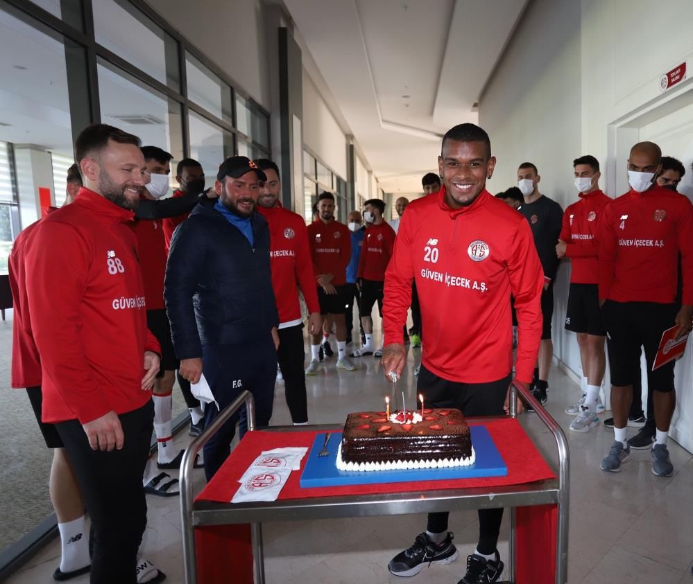 Galatasaray, Süper Lig ekibi Antalyaspor'a Fernando Martins için 1 milyon Euro teklif yapacak 3