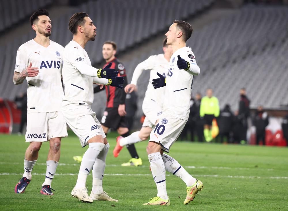 Fenerbahçeli futbolcu İrfan Can Kahveci, Portekizli teknik adam Jorge Jesus'u şaşırttı 6