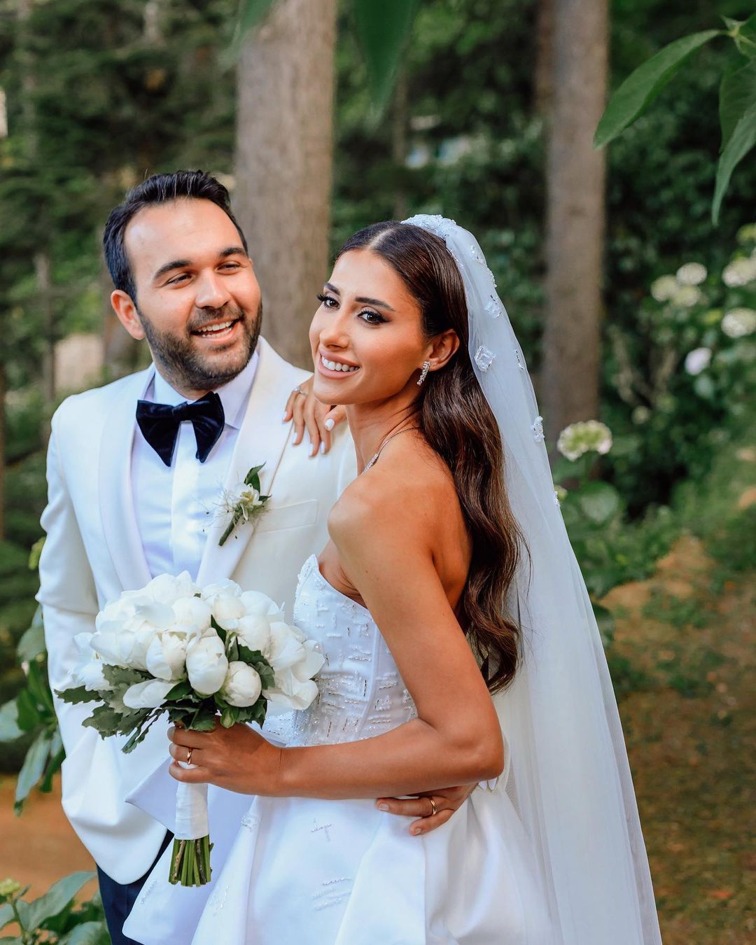 Okan Turan ile evlenen Katre Yırtıcı görkemli düğününden karelerini yayınladı 8
