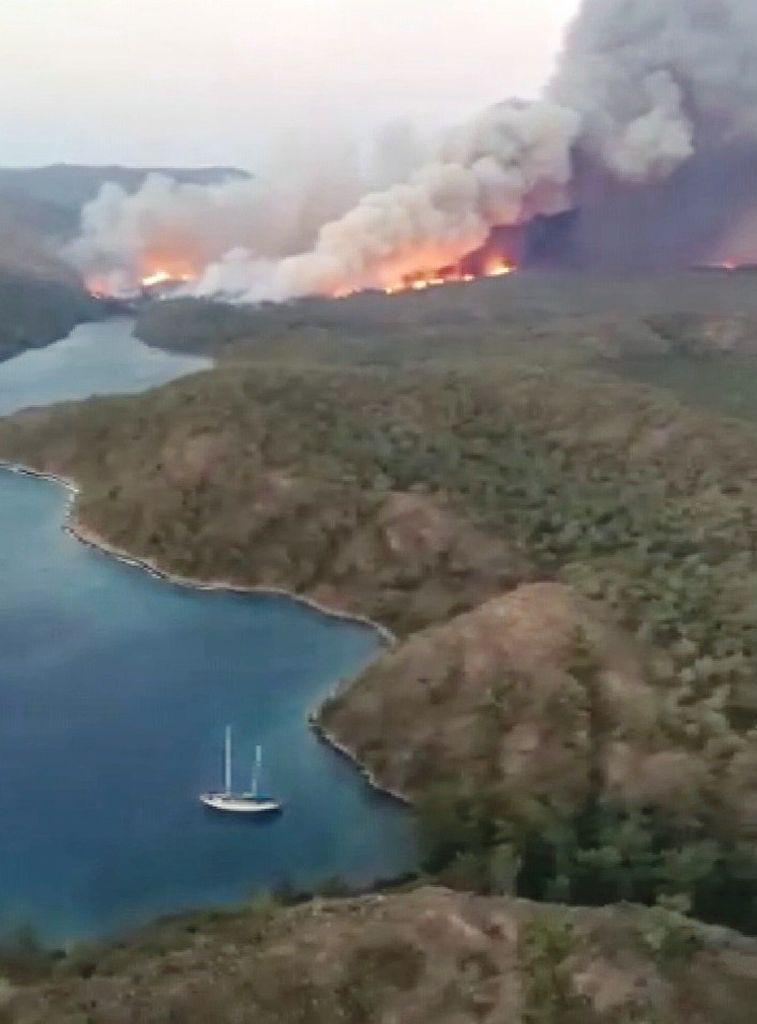 Marmaris'te orman yangının boyutu akşam karanlığında ortaya çıktı! Müdahale sürüyor 10