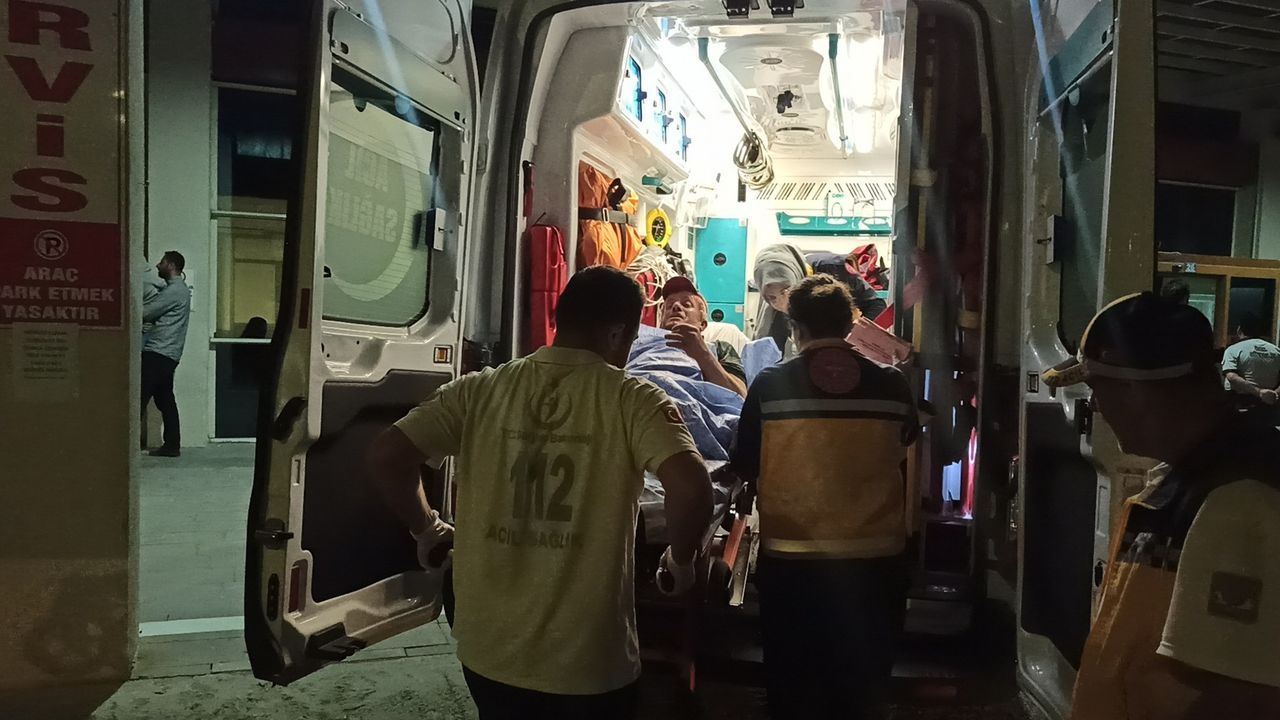 Yeğeni arazide amcasını vurdu! Ekipler yaralıya 2 kilometrelik yürüyüşle ulaştı 5