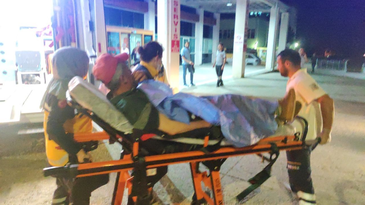 Yeğeni arazide amcasını vurdu! Ekipler yaralıya 2 kilometrelik yürüyüşle ulaştı 7