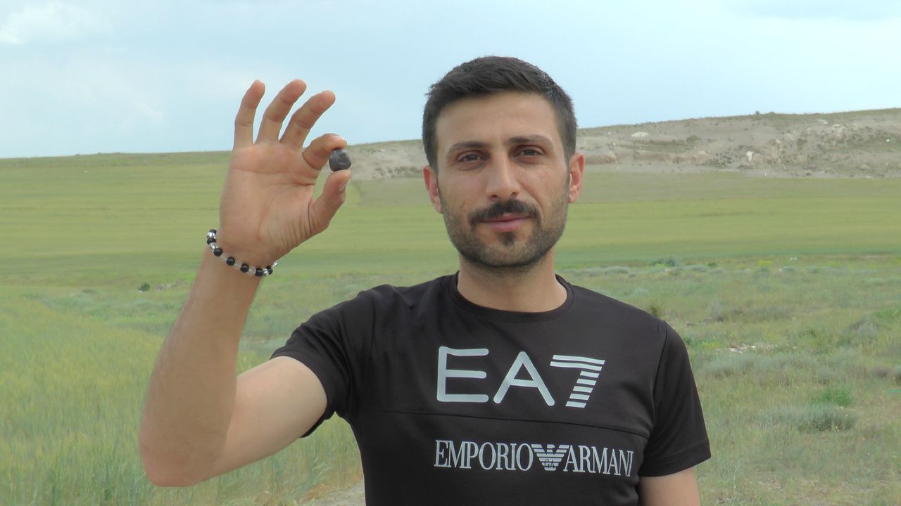 Tatil için gittiği köyünde gezerken göktaşı buldu 1