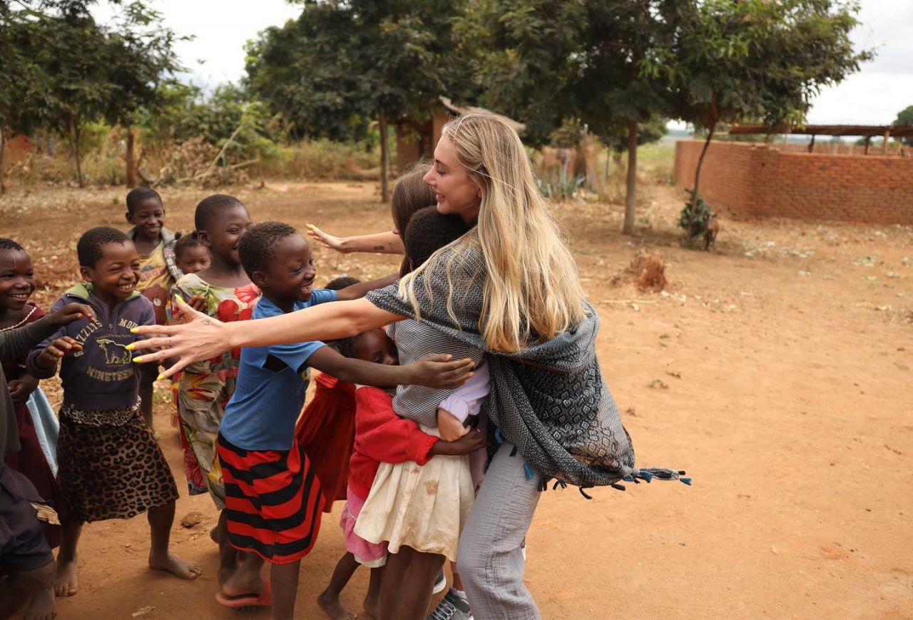 Şeyma Subaşı bu kez takdir topladı! Afrika'da yetim çocuklarla bir araya geldi 25