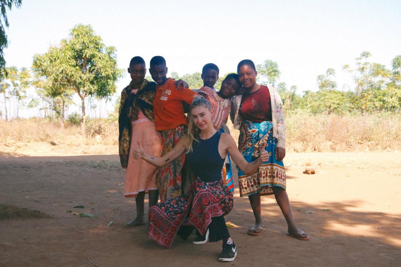Şeyma Subaşı bu kez takdir topladı! Afrika'da yetim çocuklarla bir araya geldi 9