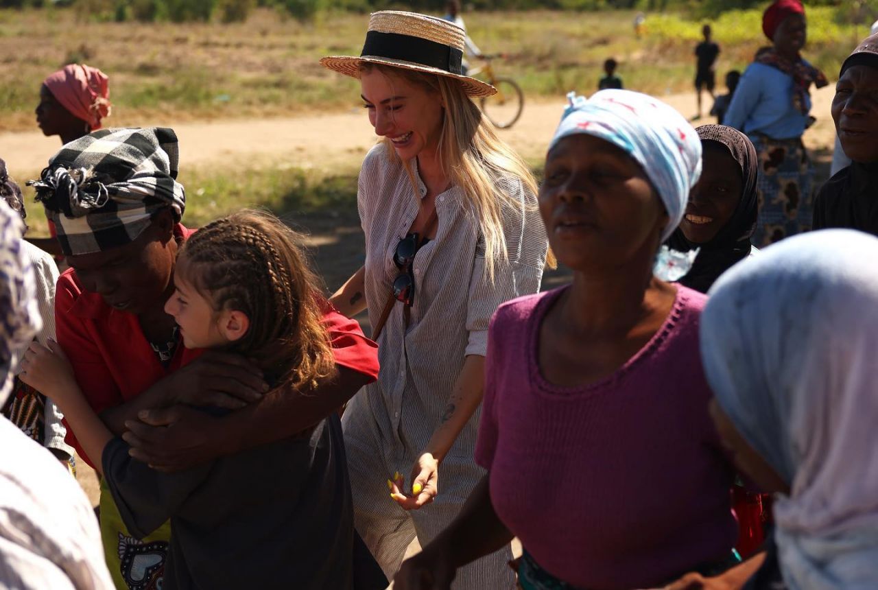 Şeyma Subaşı bu kez takdir topladı! Afrika'da yetim çocuklarla bir araya geldi 2