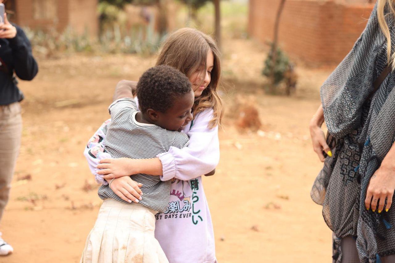 Şeyma Subaşı bu kez takdir topladı! Afrika'da yetim çocuklarla bir araya geldi 20