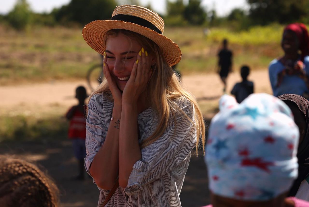 Şeyma Subaşı bu kez takdir topladı! Afrika'da yetim çocuklarla bir araya geldi 6