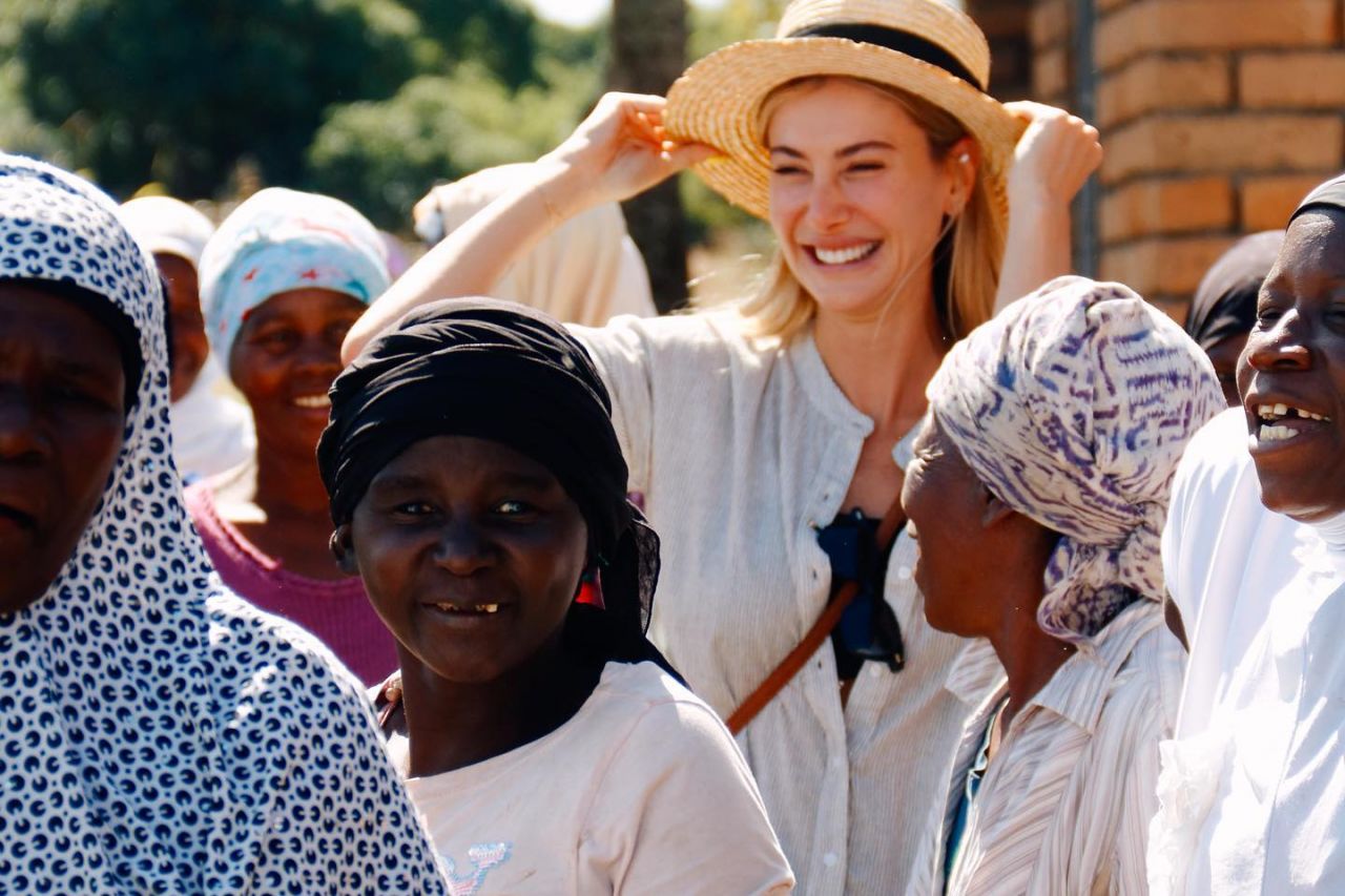 Şeyma Subaşı bu kez takdir topladı! Afrika'da yetim çocuklarla bir araya geldi 4