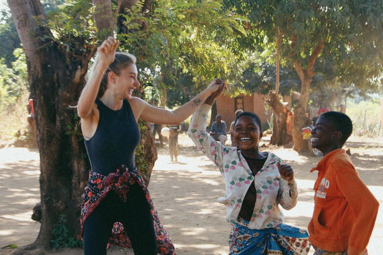 Şeyma Subaşı bu kez takdir topladı! Afrika'da yetim çocuklarla bir araya geldi 14